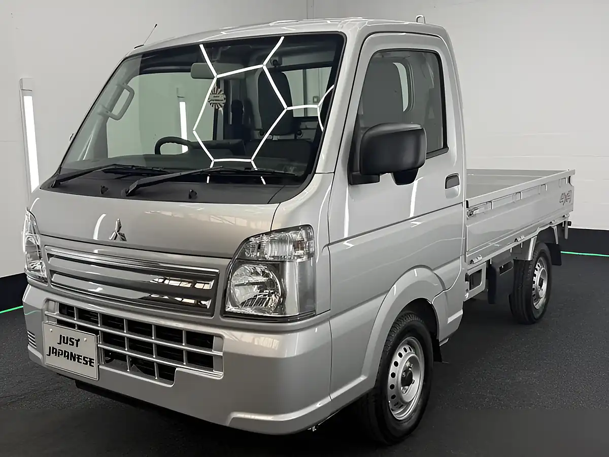 Used 2026 Mitsubishi Minicab Truck Silver - Interior and Exterior details 3