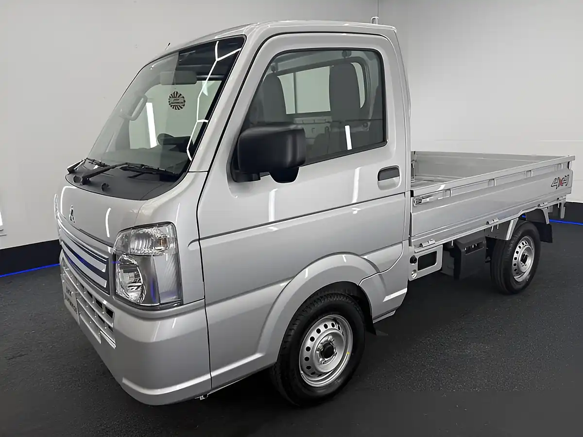 Used 2026 Mitsubishi Minicab Truck Silver - Interior and Exterior details 8