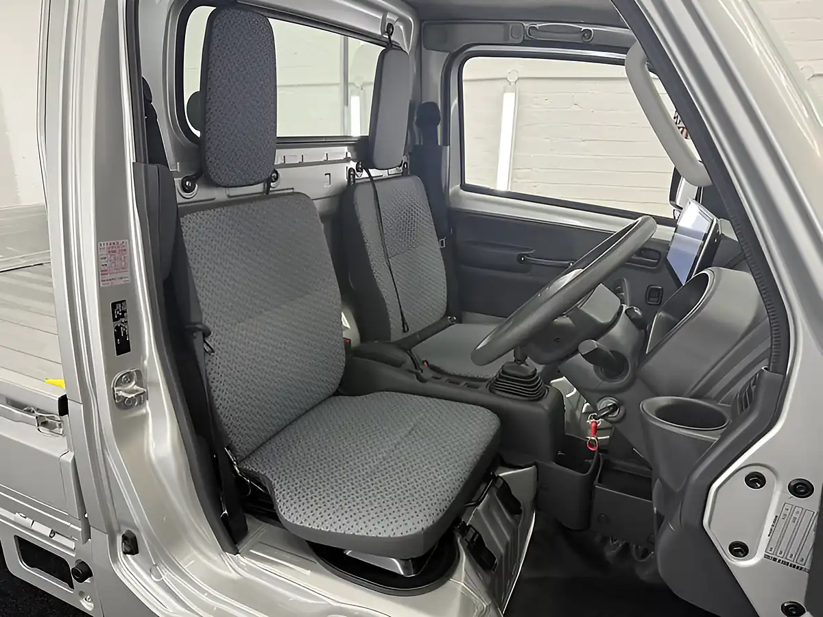 Used 2026 Mitsubishi Minicab Truck Silver - Interior and Exterior details 10