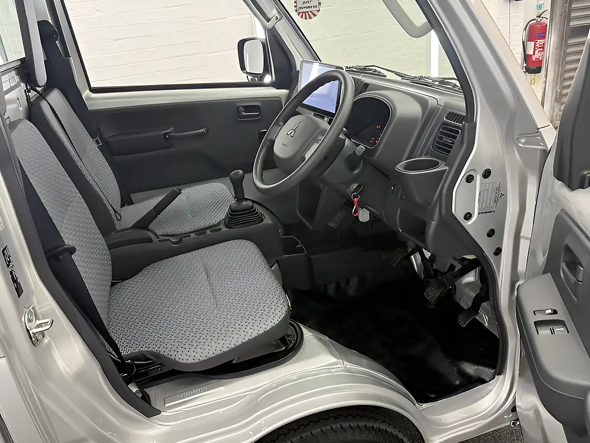 Used 2026 Mitsubishi Minicab Truck Silver - Interior and Exterior details 15