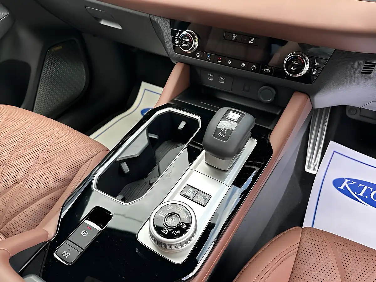 Used 2026 Mitsubishi Outlander Diamond Black - Interior and Exterior details 17