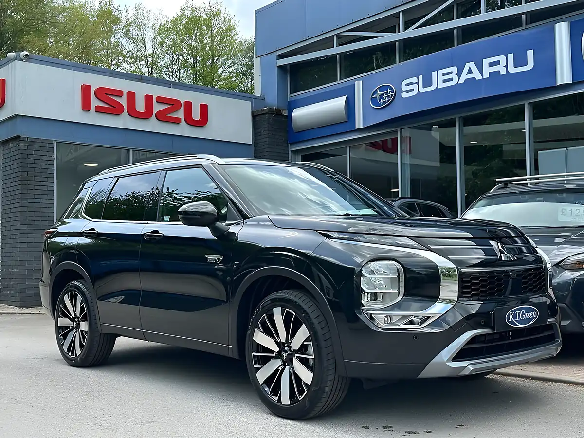Used 2026 Mitsubishi Outlander Diamond Black - Interior and Exterior details 6