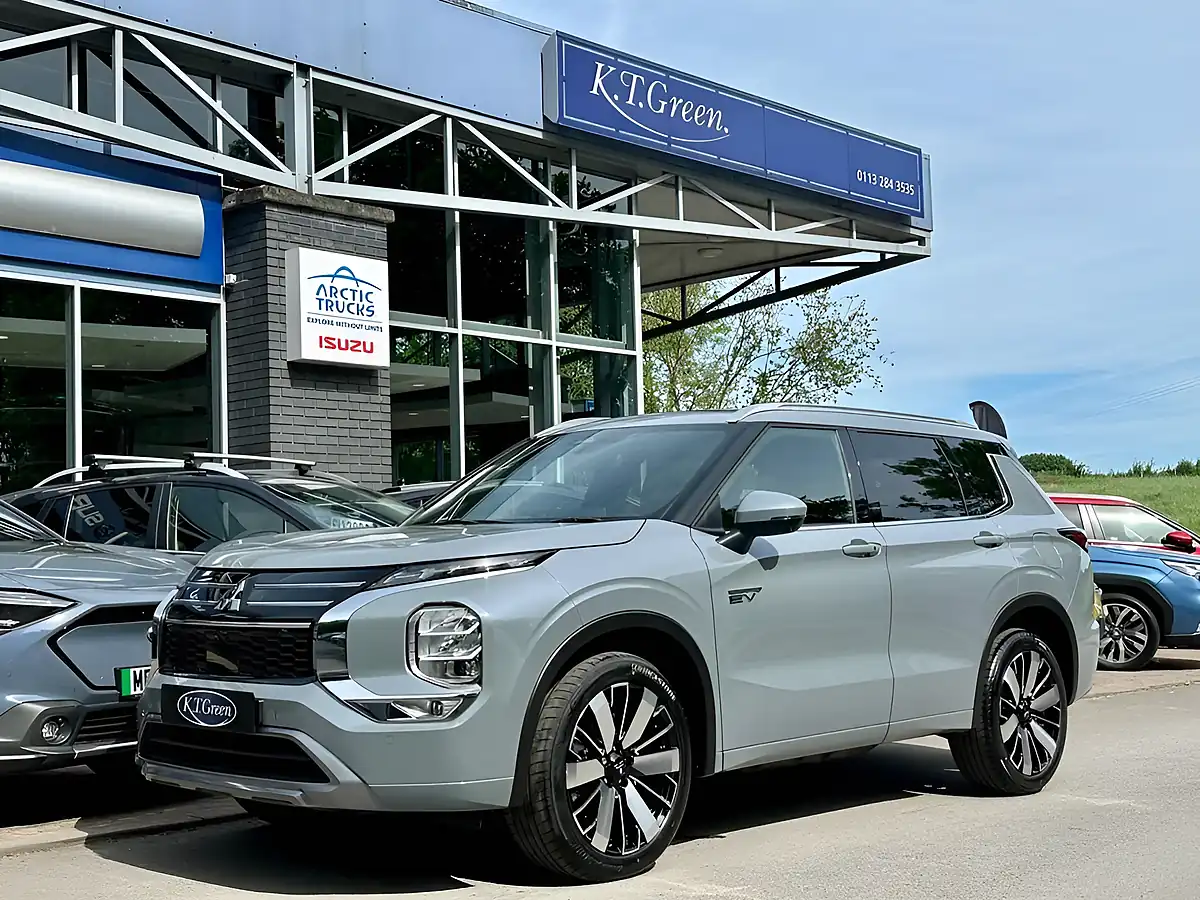 Used 2026 Mitsubishi Outlander Diamond Grey/Blue - Front View