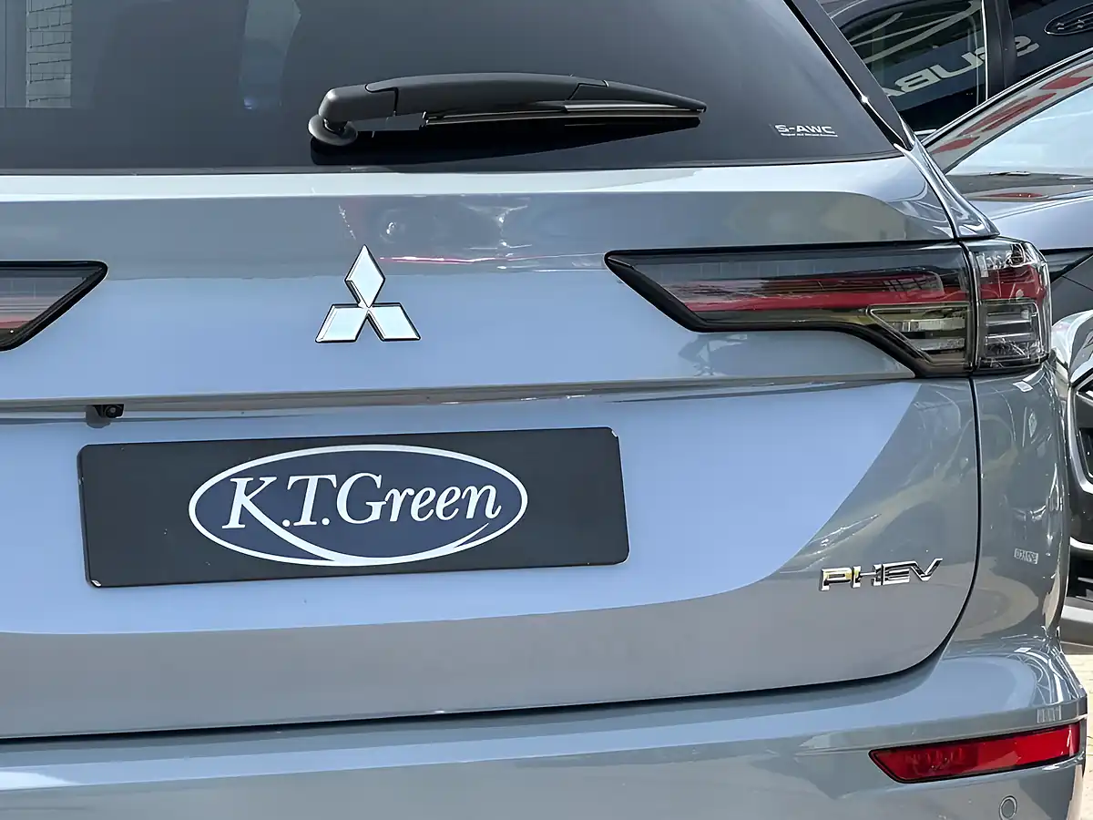 Used 2026 Mitsubishi Outlander Diamond Grey/Blue - Interior and Exterior details 18