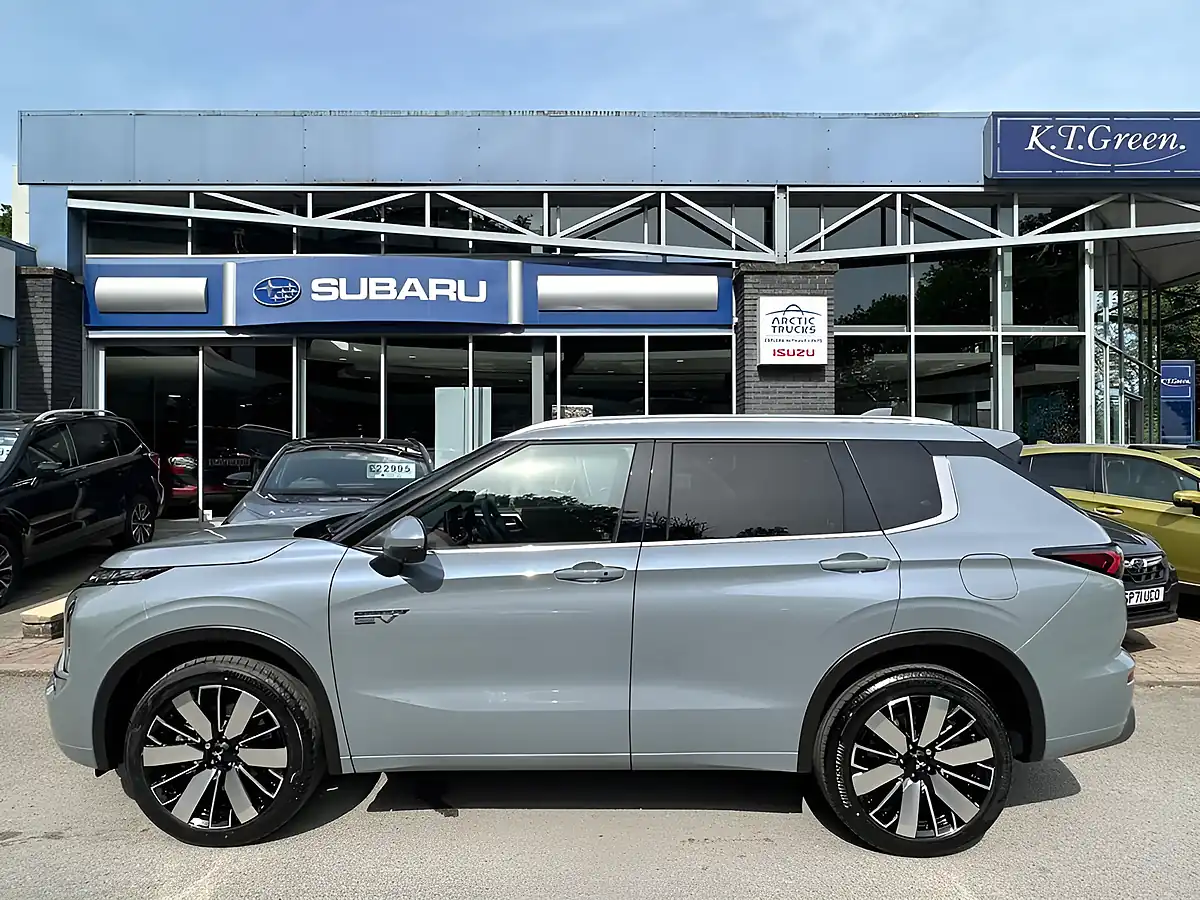 Used 2026 Mitsubishi Outlander Diamond Grey/Blue - Interior and Exterior details 2