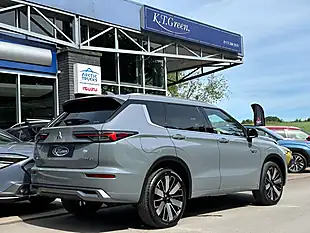 Used 2026 Mitsubishi Outlander Diamond Grey/Blue - Interior and Exterior details 4