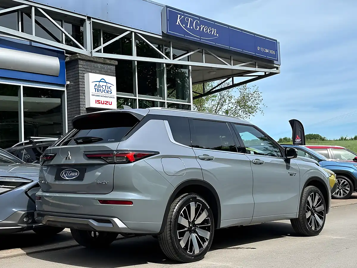 Used 2026 Mitsubishi Outlander Diamond Grey/Blue - Interior and Exterior details 4
