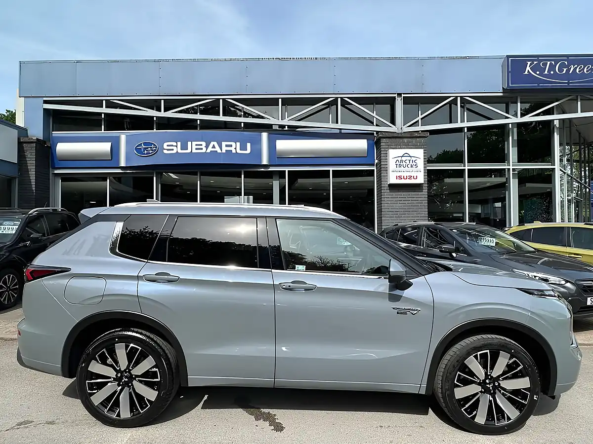 Used 2026 Mitsubishi Outlander Diamond Grey/Blue - Interior and Exterior details 5