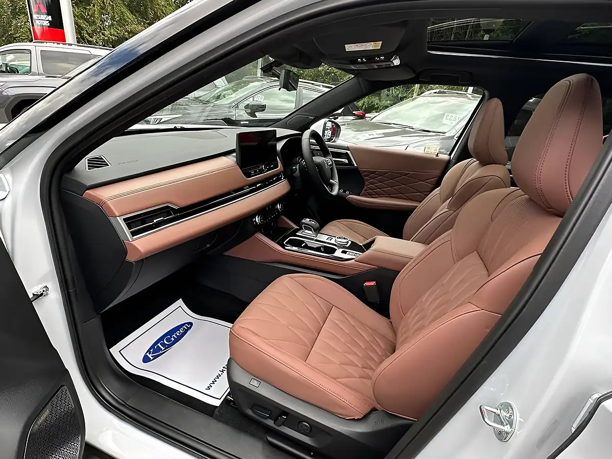 Used 2026 Mitsubishi Outlander Diamond - Interior and Exterior details 10