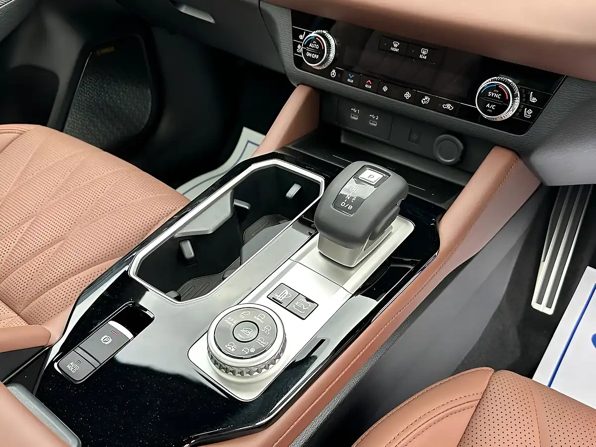 Used 2026 Mitsubishi Outlander Diamond - Interior and Exterior details 14