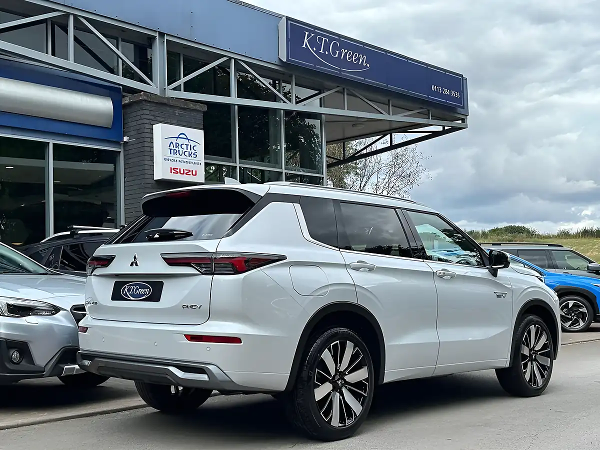 Used 2026 Mitsubishi Outlander Diamond - Interior and Exterior details 4