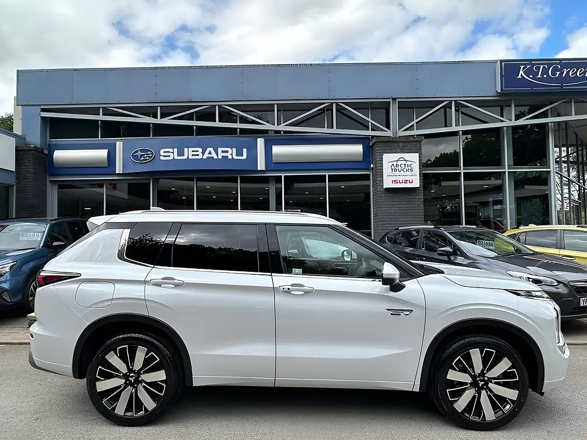 Used 2026 Mitsubishi Outlander Diamond - Interior and Exterior details 5