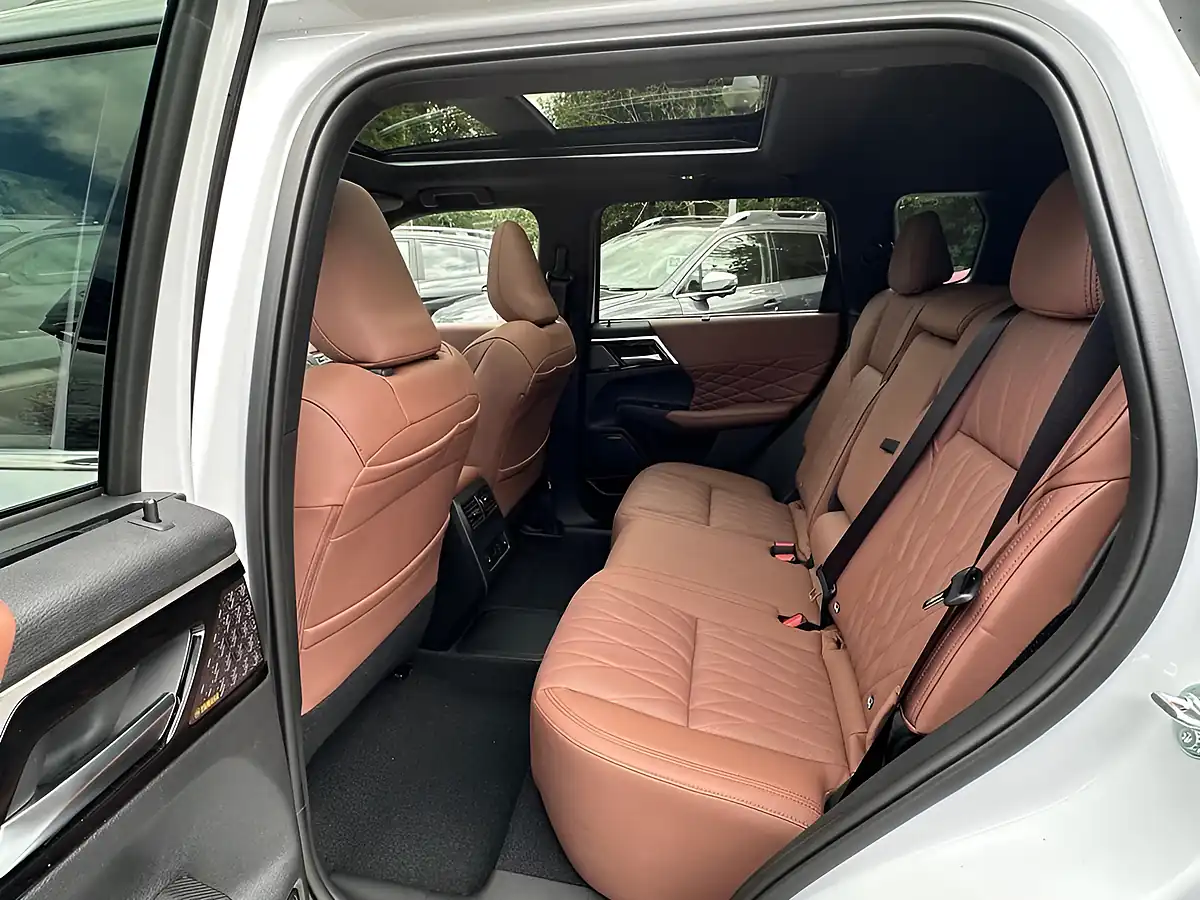Used 2026 Mitsubishi Outlander Diamond - Interior and Exterior details 9