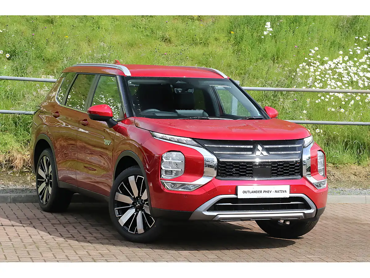 Used 2026 Mitsubishi Outlander Nativa - Front View