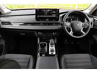 Used 2026 Mitsubishi Outlander Nativa - Interior and Exterior details 12
