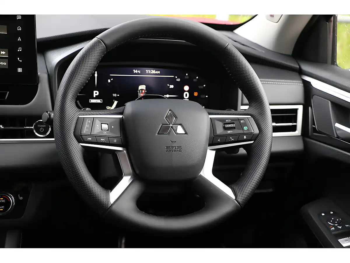 Used 2026 Mitsubishi Outlander Nativa - Interior and Exterior details 14