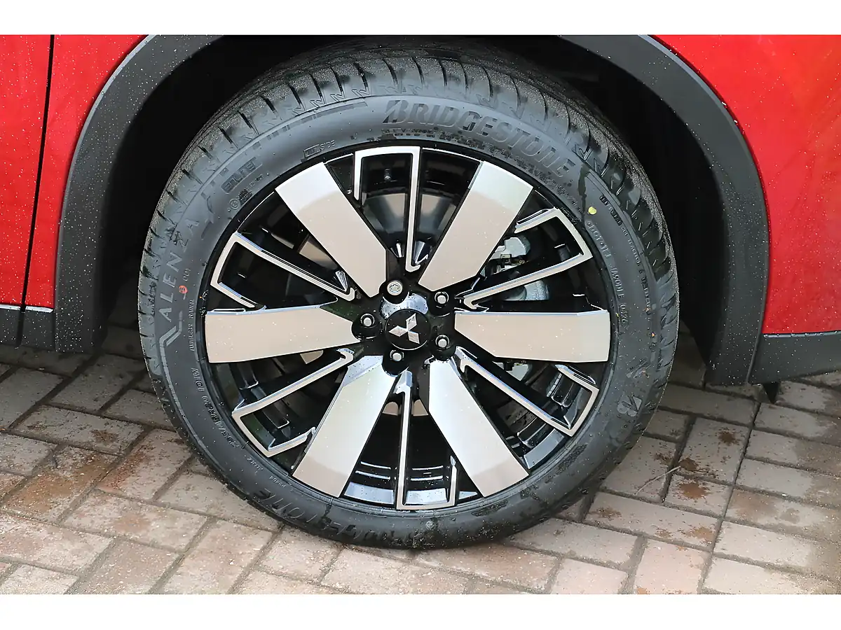 Used 2026 Mitsubishi Outlander Nativa - Interior and Exterior details 15