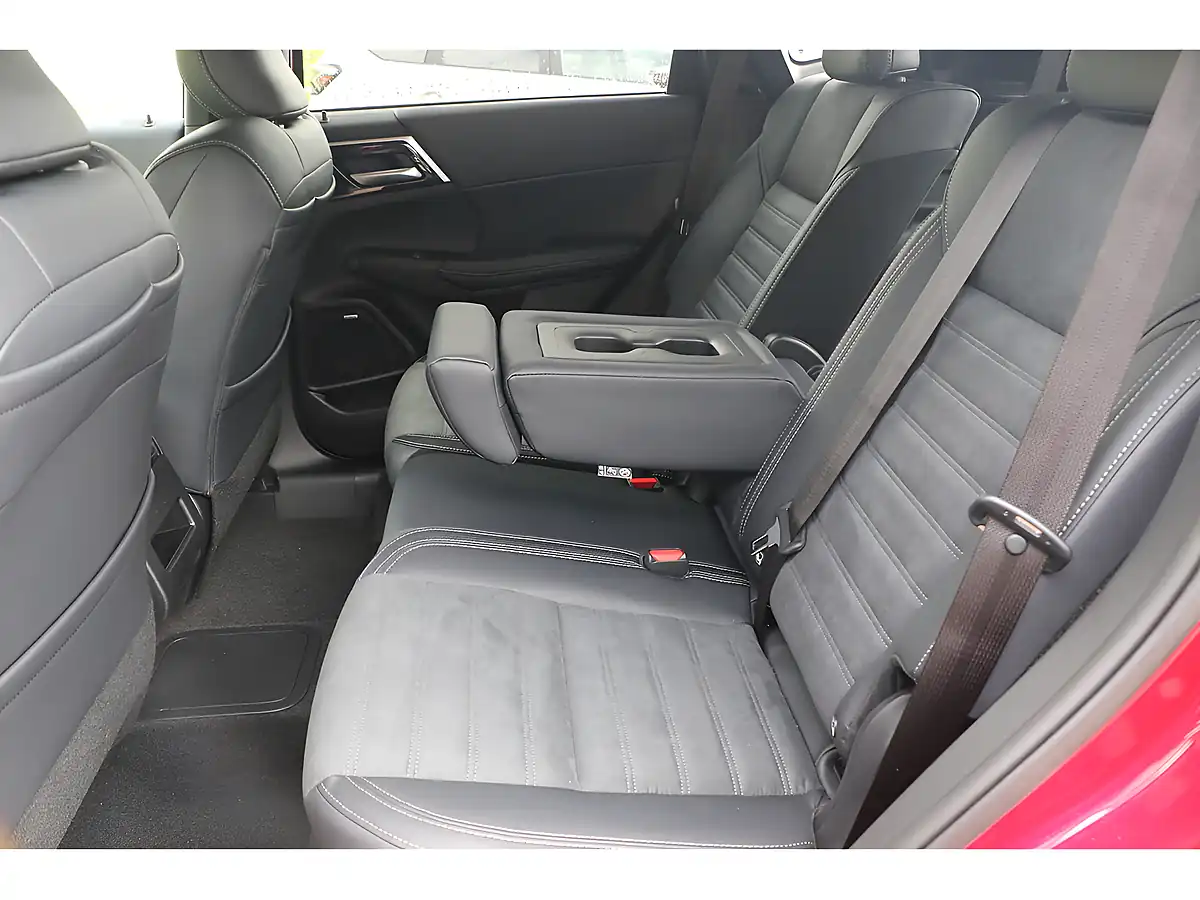 Used 2026 Mitsubishi Outlander Nativa - Interior and Exterior details 17