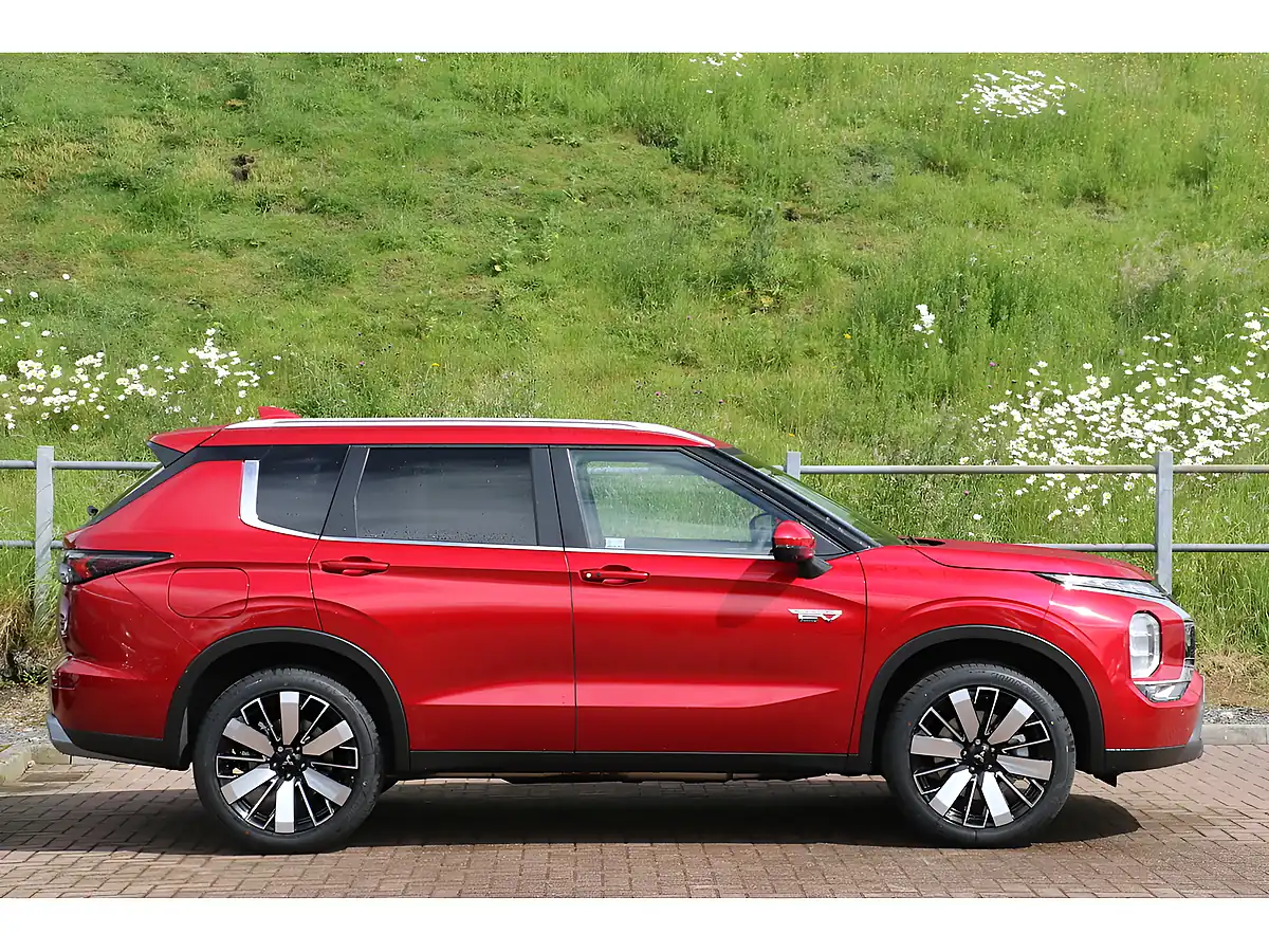 Used 2026 Mitsubishi Outlander Nativa - Interior and Exterior details 2