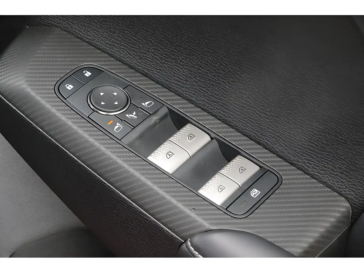 Used 2026 Mitsubishi Outlander Nativa - Interior and Exterior details 7