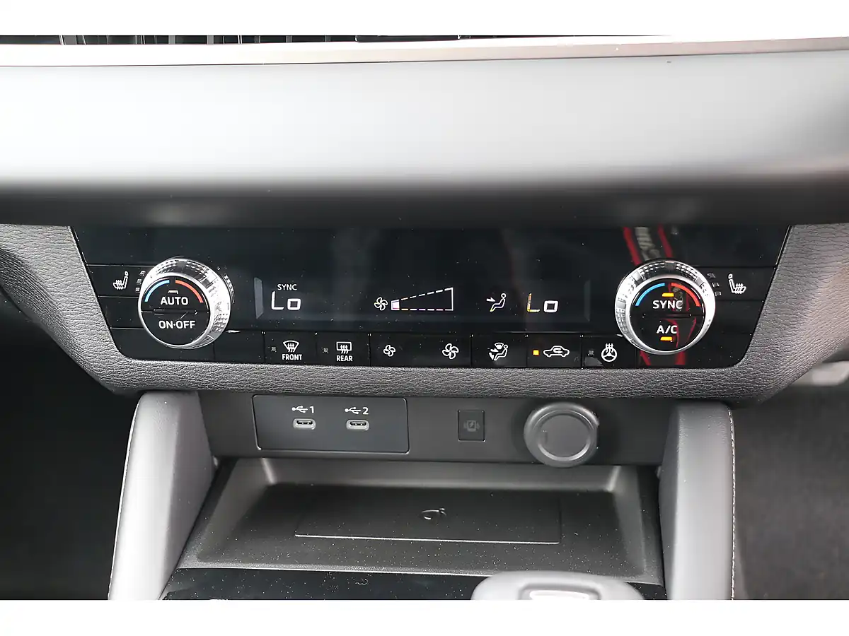 Used 2026 Mitsubishi Outlander Nativa - Interior and Exterior details 9