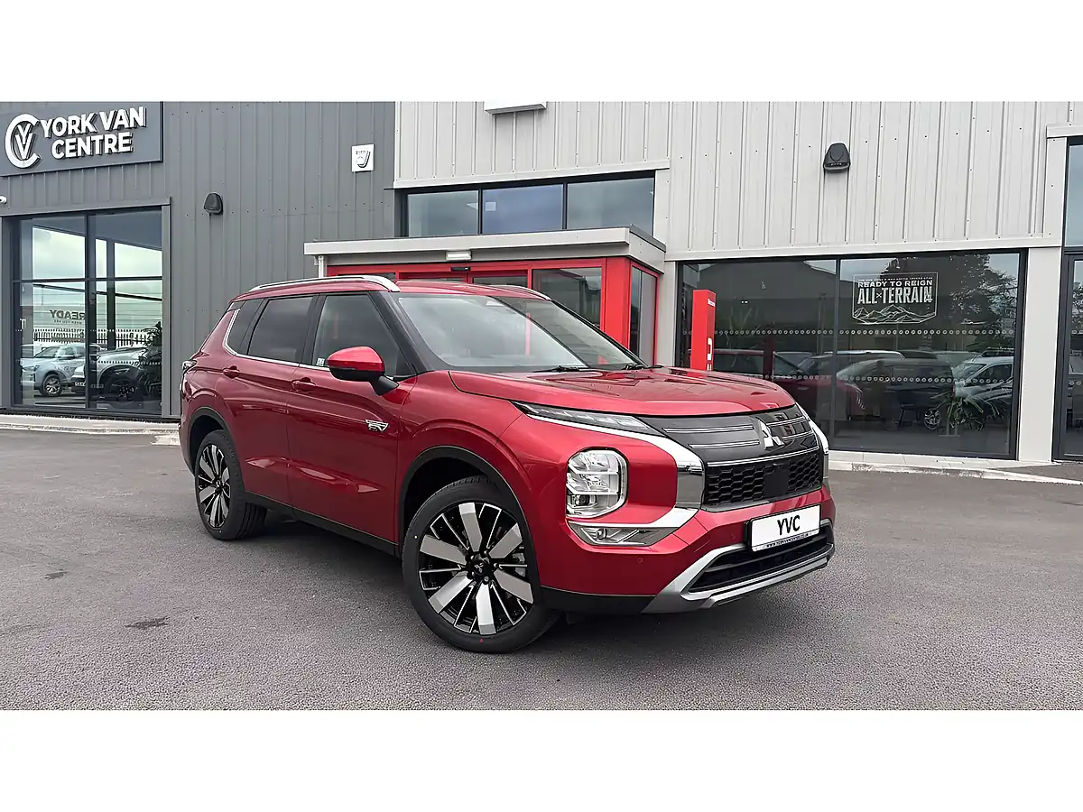 Used 2026 Mitsubishi Outlander Nativa - Front View