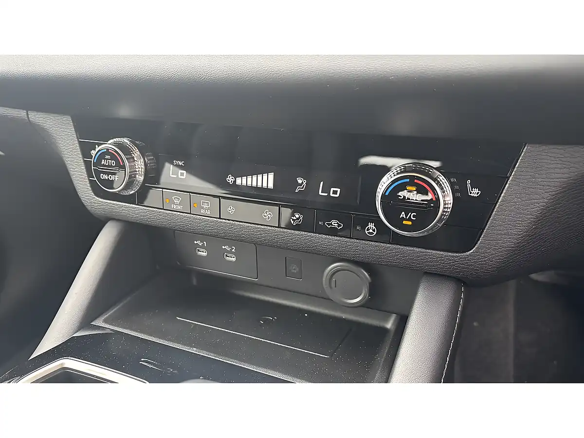 Used 2026 Mitsubishi Outlander Nativa - Interior and Exterior details 16