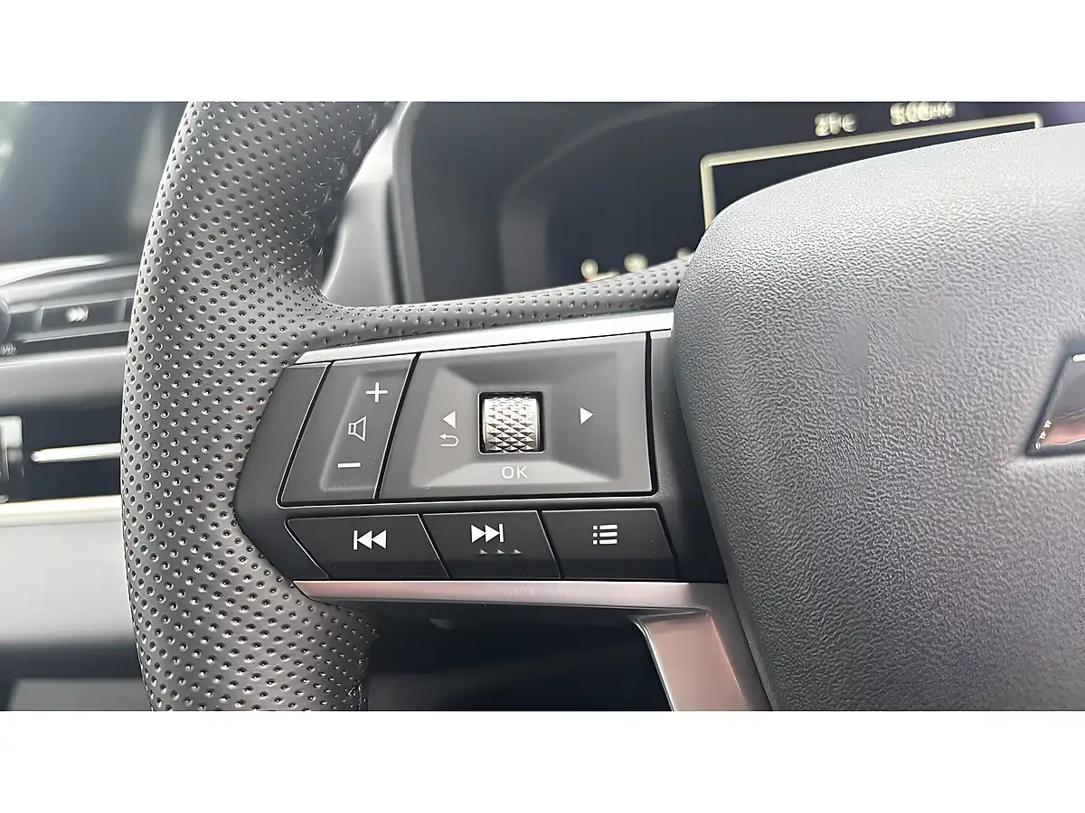 Used 2026 Mitsubishi Outlander Nativa - Interior and Exterior details 17