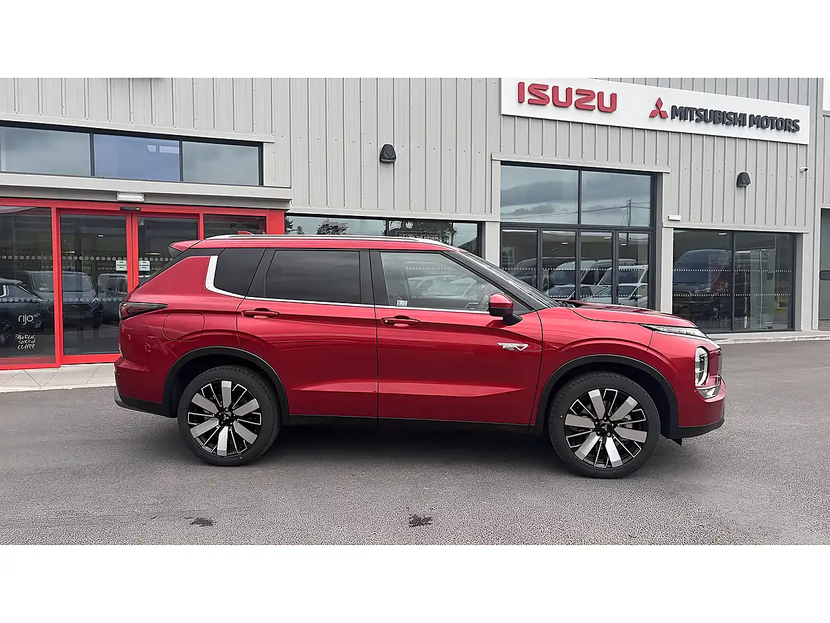 Used 2026 Mitsubishi Outlander Nativa - Interior and Exterior details 5