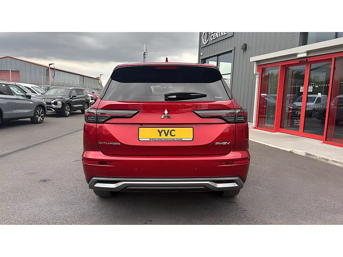 Used 2026 Mitsubishi Outlander Nativa - Interior and Exterior details 6