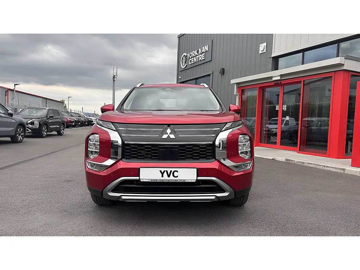Used 2026 Mitsubishi Outlander Nativa - Interior and Exterior details 8
