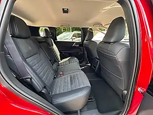 Used 2026 Mitsubishi Outlander Nativa Red - Interior and Exterior details 10