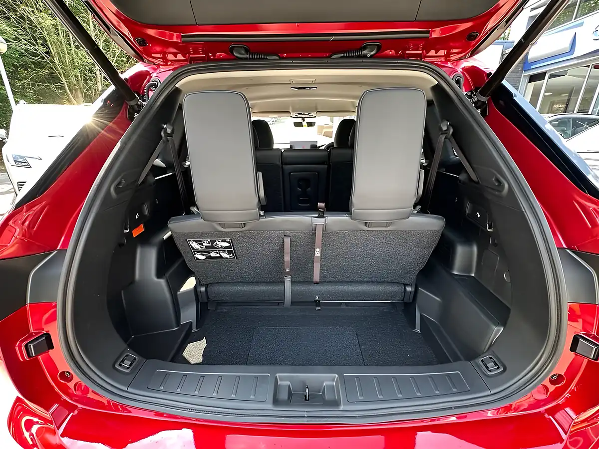 Used 2026 Mitsubishi Outlander Nativa Red - Interior and Exterior details 11