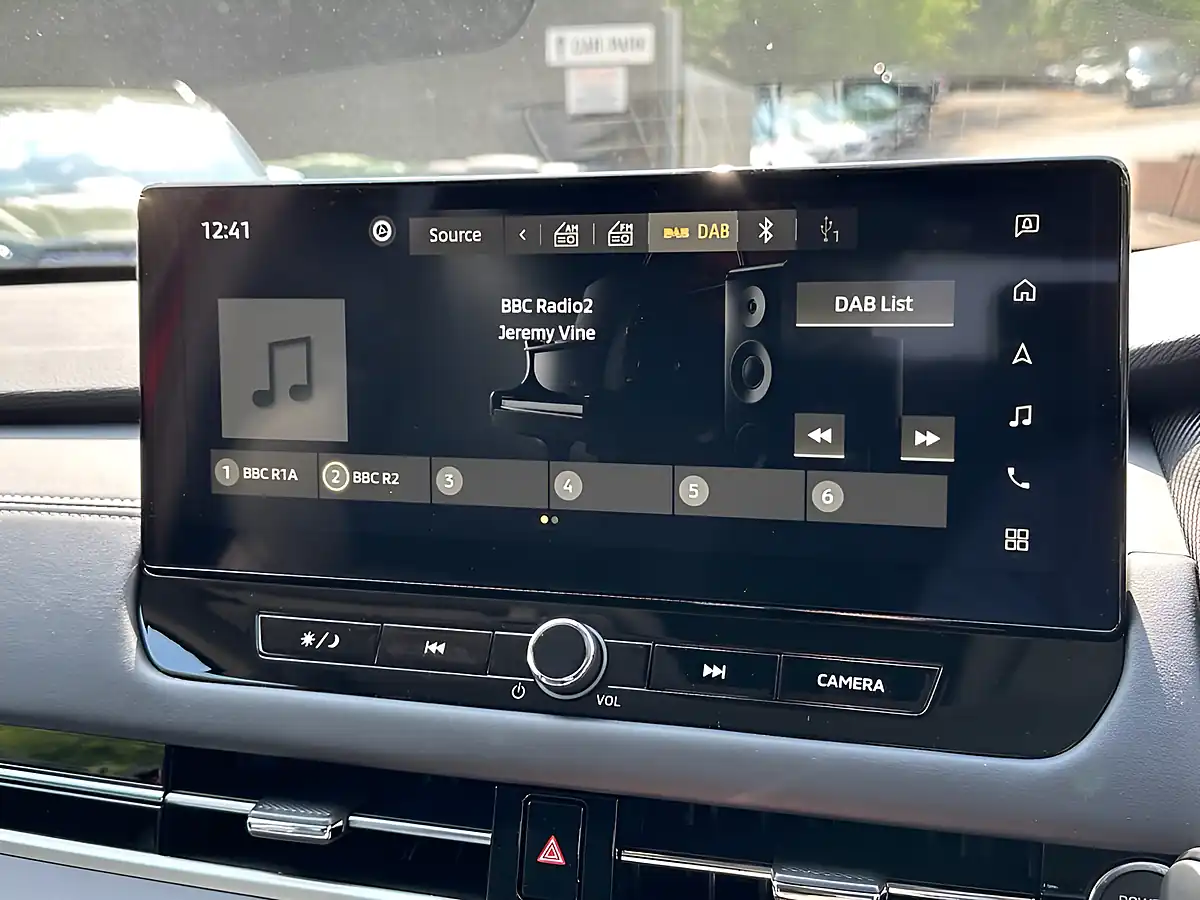 Used 2026 Mitsubishi Outlander Nativa Red - Interior and Exterior details 14