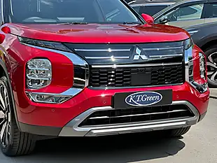 Used 2026 Mitsubishi Outlander Nativa Red - Interior and Exterior details 17