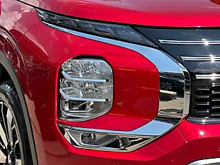 Used 2026 Mitsubishi Outlander Nativa Red - Interior and Exterior details 18
