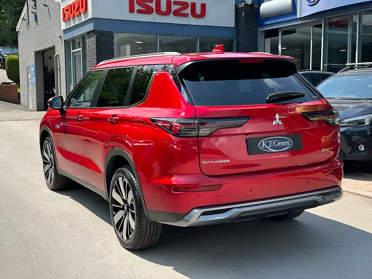 Used 2026 Mitsubishi Outlander Nativa Red - Interior and Exterior details 19