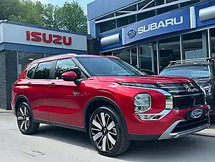 Used 2026 Mitsubishi Outlander Nativa Red - Interior and Exterior details 6