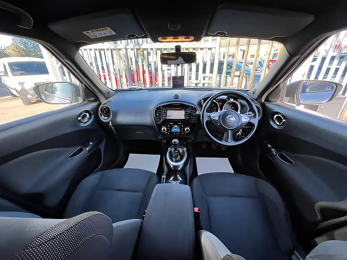 Used 2026 Nissan Juke Acenta Premium Silver - Interior and Exterior details 12