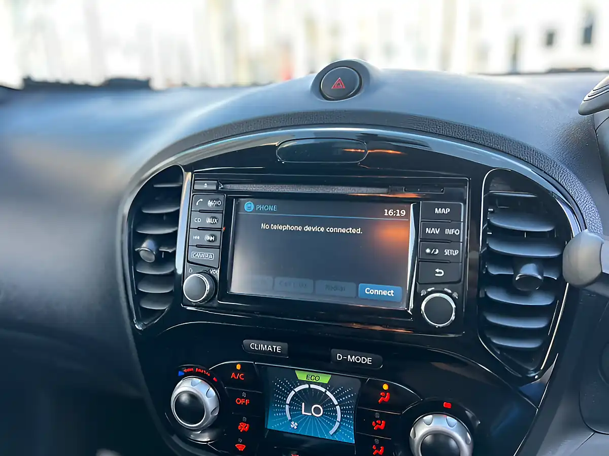 Used 2026 Nissan Juke Acenta Premium Silver - Interior and Exterior details 16
