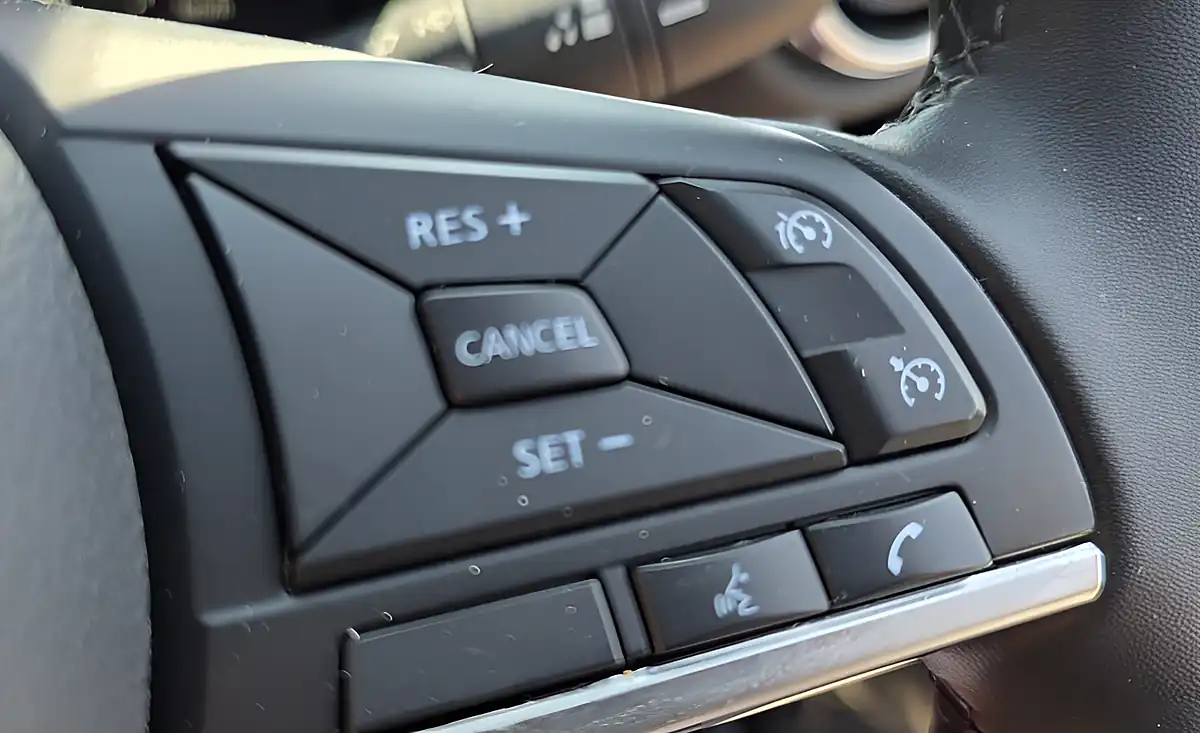 Used 2026 Nissan Juke N-Connecta Agate Black Metallic - Interior and Exterior details 14