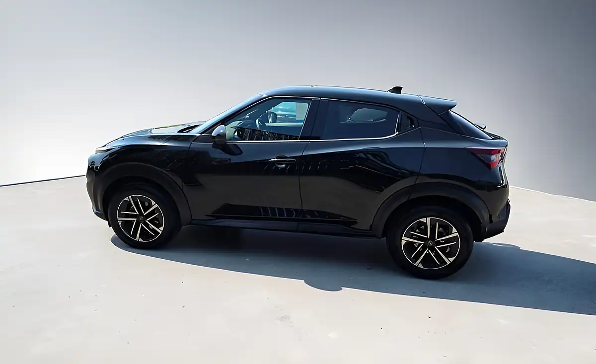 Used 2026 Nissan Juke N-Connecta Agate Black Metallic - Interior and Exterior details 5