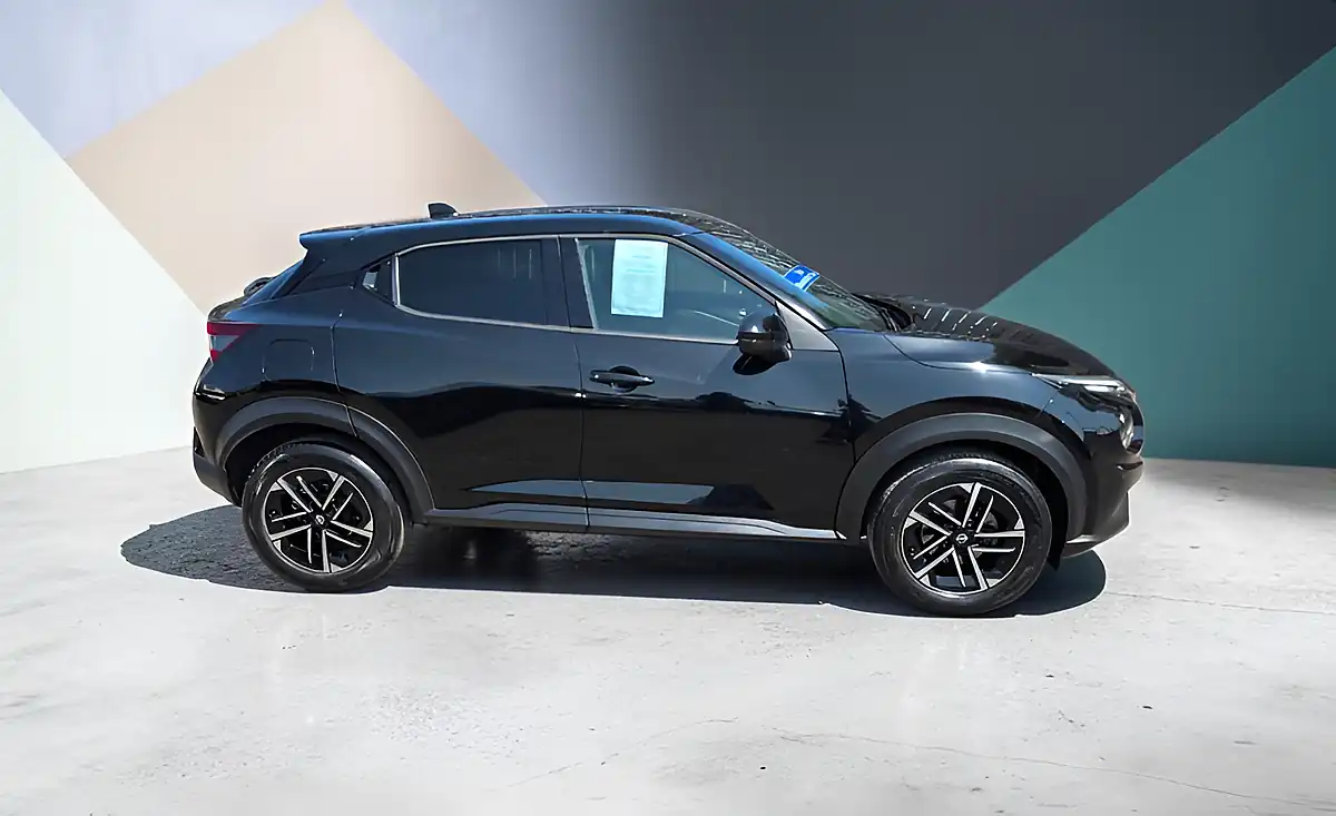 Used 2026 Nissan Juke N-Connecta Agate Black Metallic - Interior and Exterior details 9