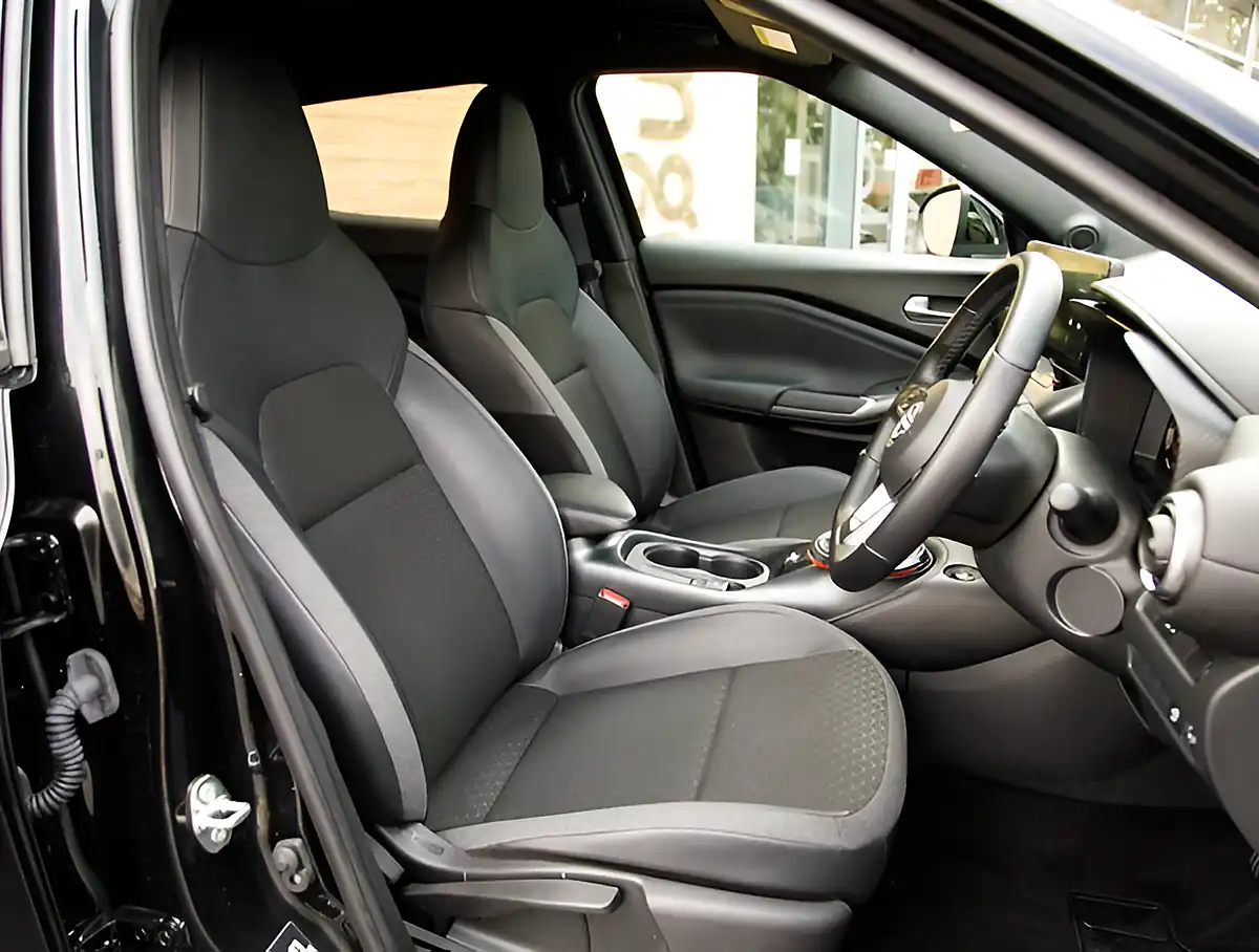 Used 2026 Nissan Juke N-Connecta Black - Interior and Exterior details 18