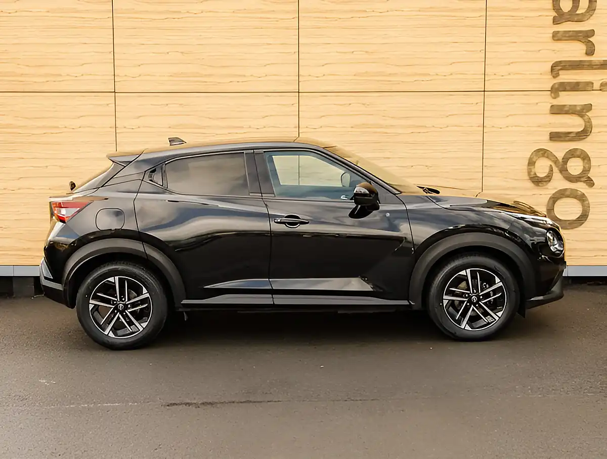 Used 2026 Nissan Juke N-Connecta Black - Interior and Exterior details 8