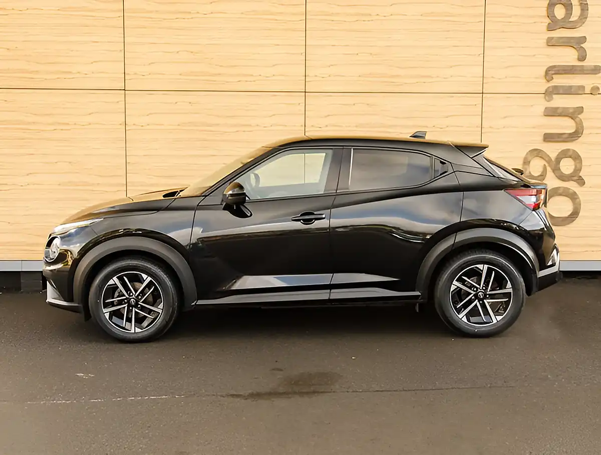 Used 2026 Nissan Juke N-Connecta Black - Interior and Exterior details 9