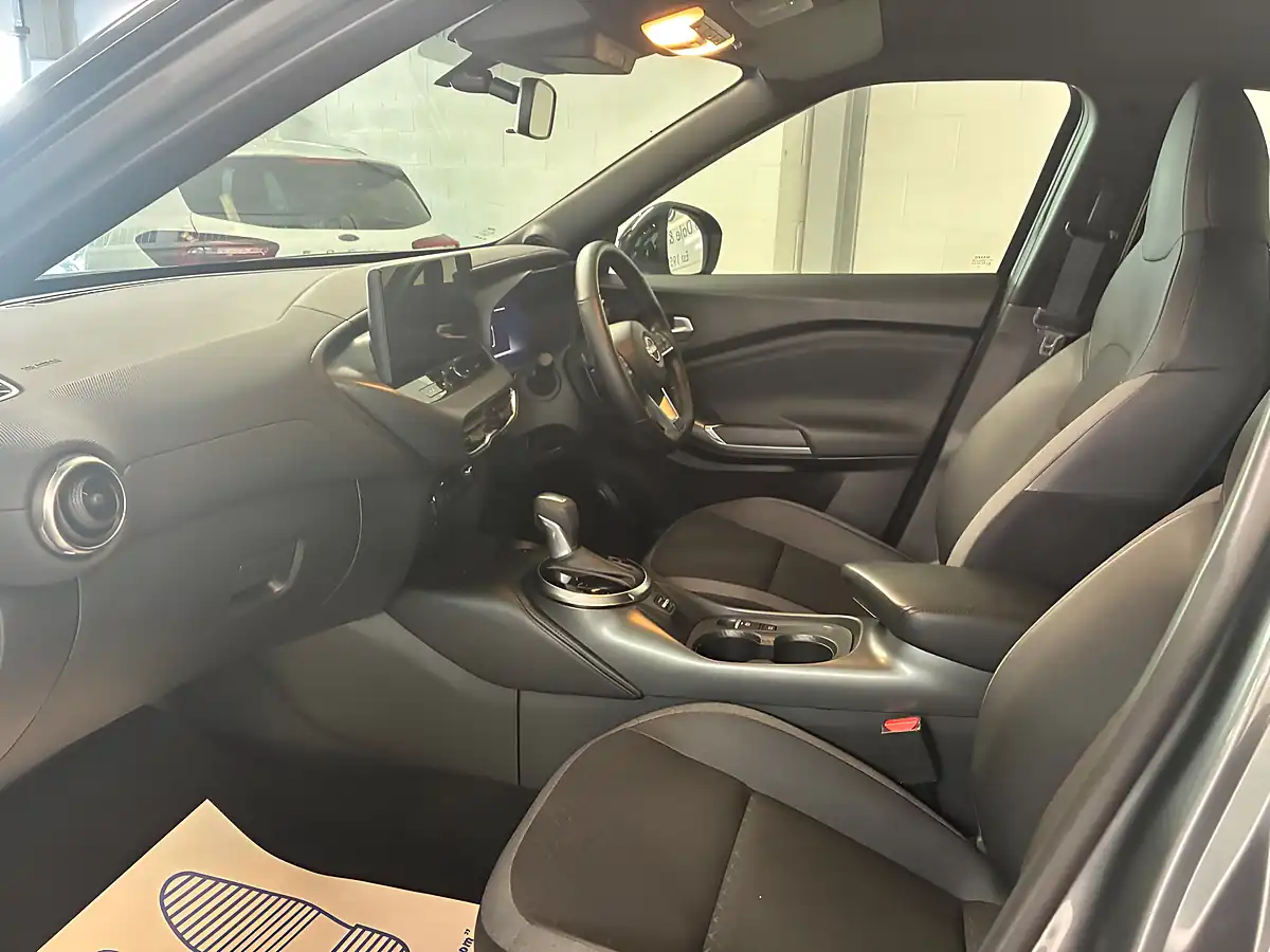 Used 2026 Nissan Juke N-Connecta Grey - Interior and Exterior details 11