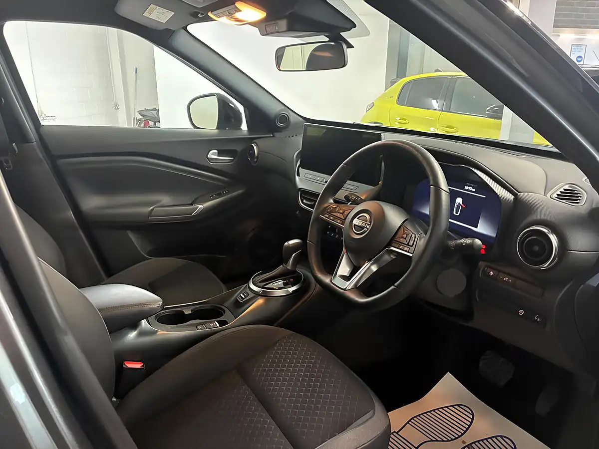 Used 2026 Nissan Juke N-Connecta Grey - Interior and Exterior details 12