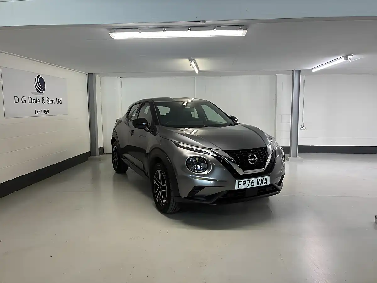Used 2026 Nissan Juke N-Connecta Grey - Interior and Exterior details 5