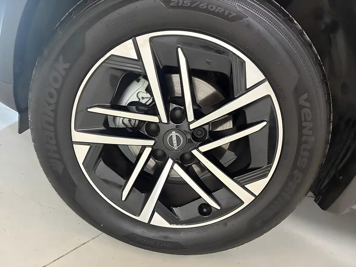 Used 2026 Nissan Juke N-Connecta Grey - Interior and Exterior details 7